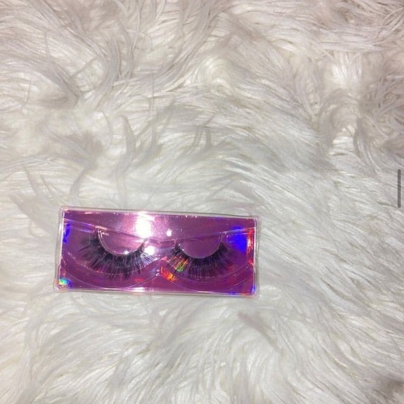 Eyelash - Picture 1 of 1